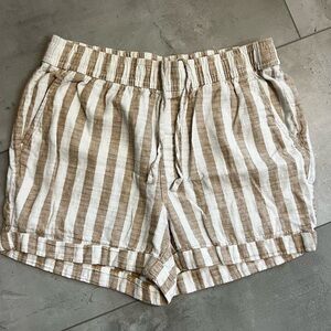 Old navy tan striped shorts M Medium